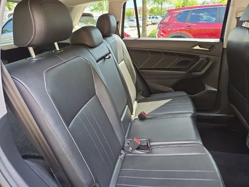 Used 2022 Volkswagen Tiguan SE AWD/4WD image 39