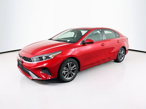 Used 2024 Kia Forte LXS image 3