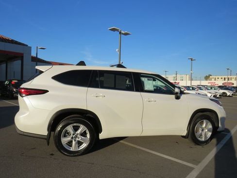 Certified 2022 Toyota Highlander LE image 13