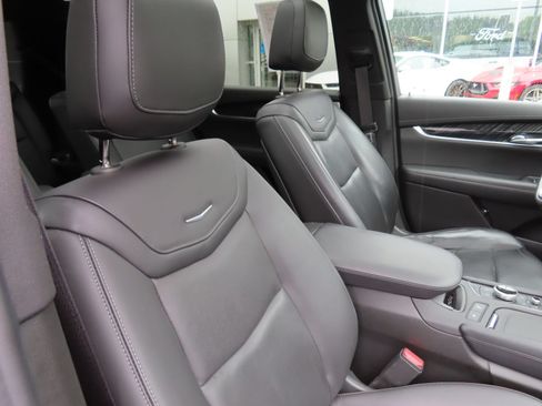 Used 2023 Cadillac XT6 Premium Luxury w/ Technology Package AWD/4WD image 32