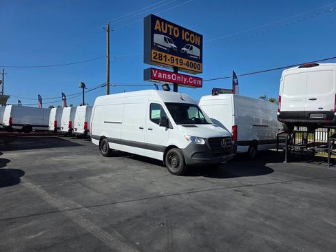 Used 2025 Mercedes-Benz Sprinter 2500 image 22