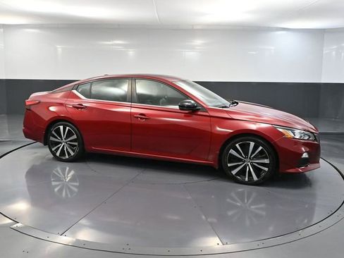 Used 2019 Nissan Altima 2.0 SR FWD image 4