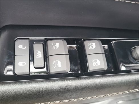 Used 2023 Jeep Wagoneer 4WD image 7