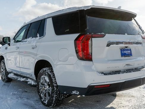 Used 2021 GMC Yukon SLT w/ SLT Premium Package image 8