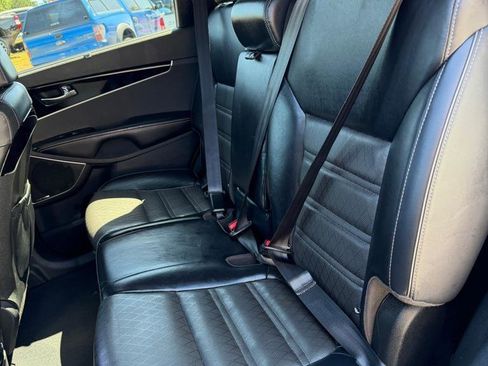 Used 2019 Kia Sorento SX FWD image 9