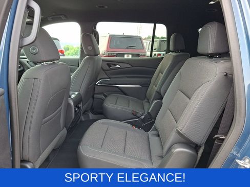 Used 2024 Chevrolet Traverse LT FWD image 12