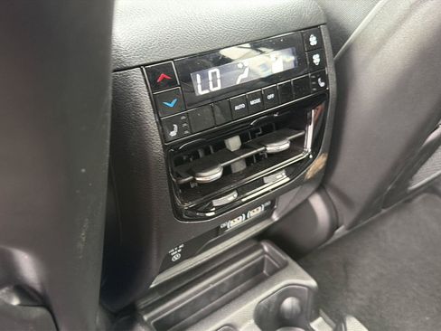 Used 2025 Jeep Grand Cherokee L Limited w/ Luxury Tech Group II AWD/4WD image 12