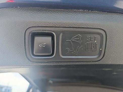 Used 2019 Ford Expedition XLT w/ Equipment Group 202A AWD/4WD image 34