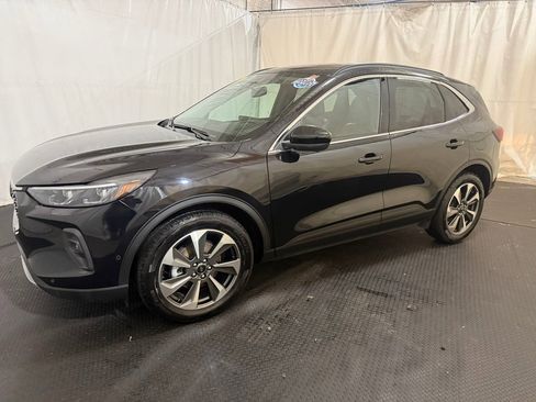 Used 2024 Ford Escape Platinum w/ Premium Technology Package image 2