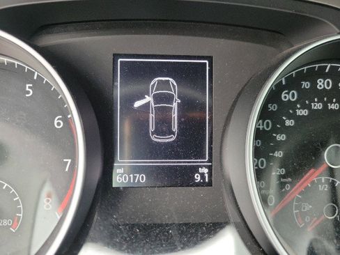 Used 2017 Volkswagen Golf S image 7