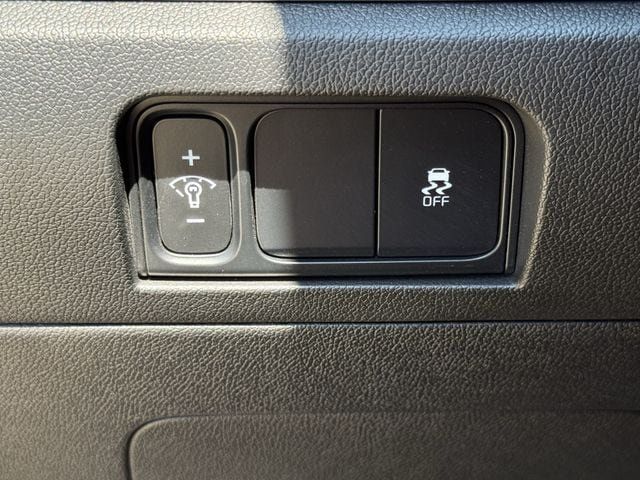 Used 2025 Kia Sorento LX FWD image 23