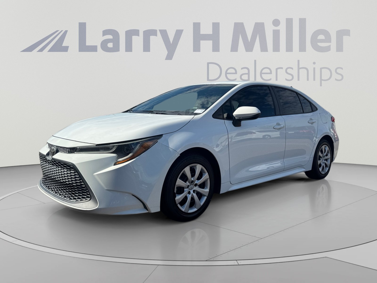 Used 2020 Toyota Corolla LE w/ Carpet Mat Package (TMS) FWD image 1