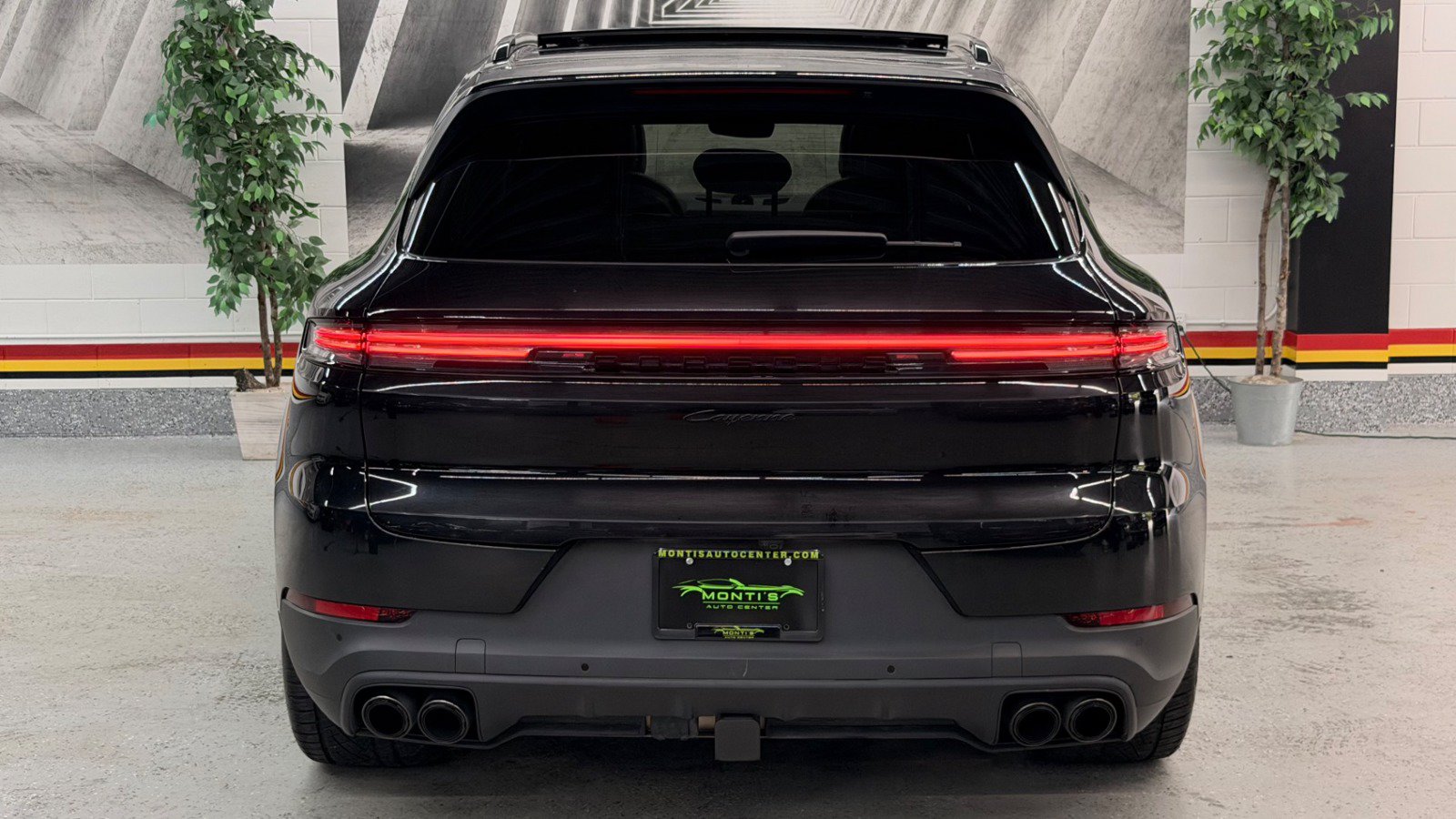 Used 2024 Porsche Cayenne AWD/4WD image 8