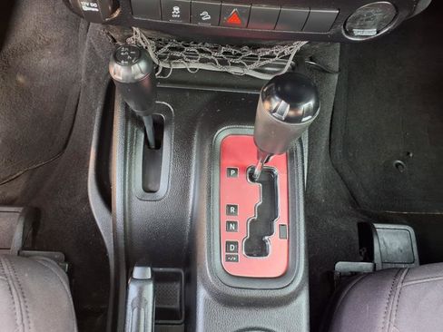 Used 2013 Jeep Wrangler Freedom Edition AWD/4WD image 8