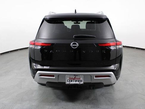 Certified 2025 Nissan Pathfinder Platinum w/ Black Appearance Package FWD image 11