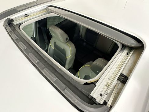 Used 2024 Chevrolet Trax ACTIV w/ Sunroof Package FWD image 21