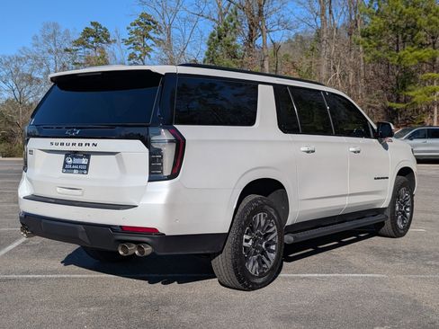 Used 2025 Chevrolet Suburban Z71 w/ Comfort Package image 9