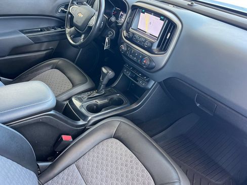 Used 2018 Chevrolet Colorado Z71 AWD/4WD image 12