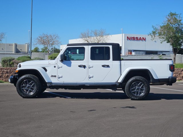 Used 2024 Jeep Gladiator Sport AWD/4WD image 5