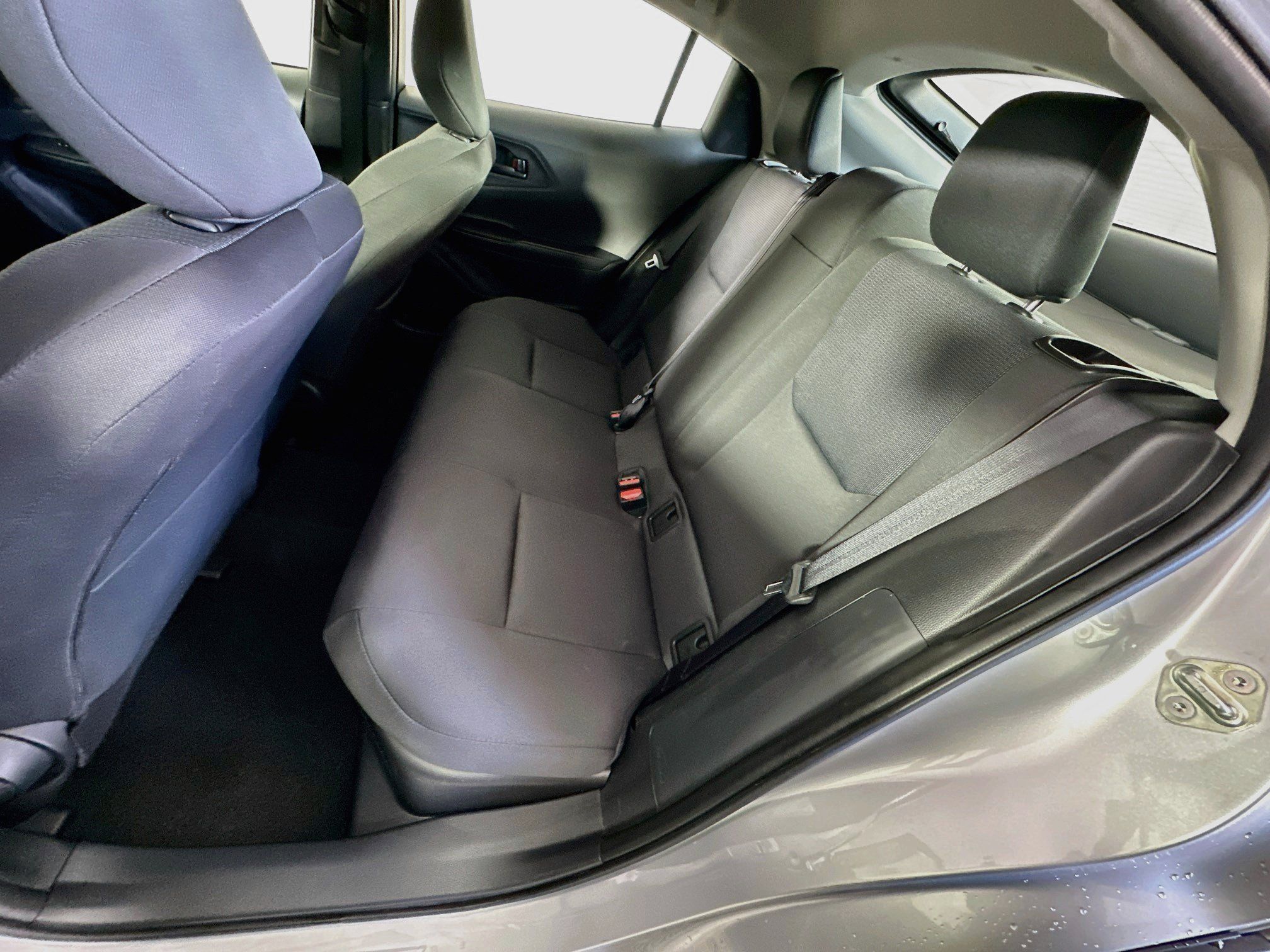 Used 2025 Toyota Prius LE FWD image 28