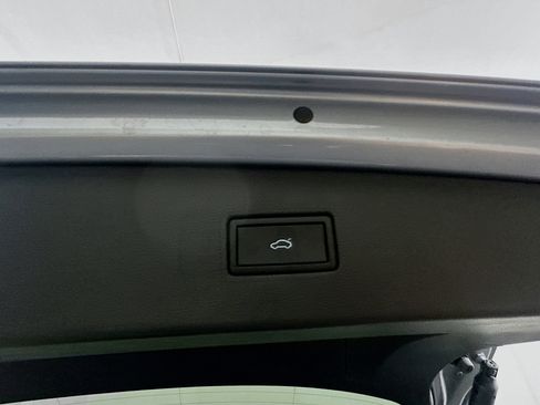 Used 2024 Volkswagen Tiguan SE image 29