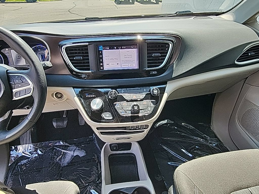 Used 2023 Chrysler Voyager LX FWD image 15