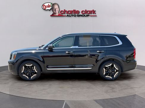 Used 2023 Kia Telluride S w/ S Sunroof Package FWD image 2