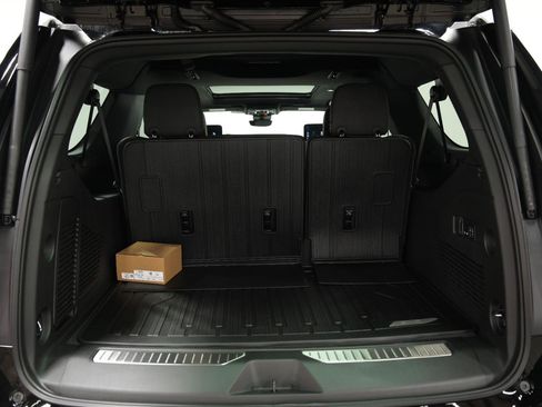 New 2026 GMC Yukon XL AT4 w/ AT4 Premium Plus Package AWD/4WD image 15