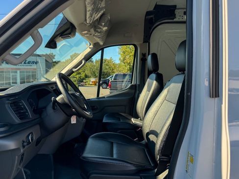 Used 2023 Ford E-Transit Medium Roof RWD image 16