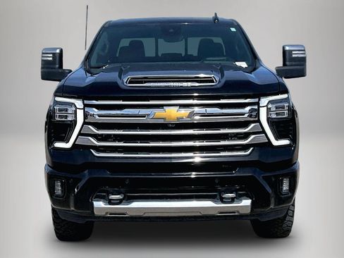 Used 2024 Chevrolet Silverado 3500 High Country w/ Technology Package AWD/4WD image 2