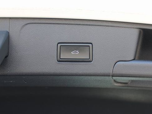 Used 2021 Volkswagen Atlas Cross Sport SE image 8