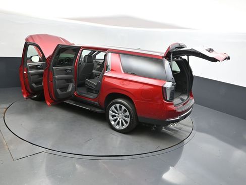 New 2025 Chevrolet Suburban Premier image 2