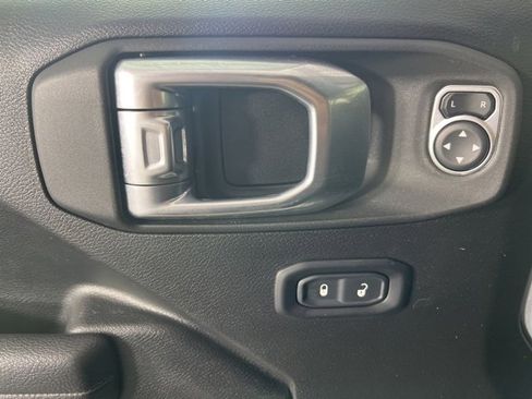 Used 2023 Jeep Wrangler Unlimited w/ Sun & Screen Package image 27