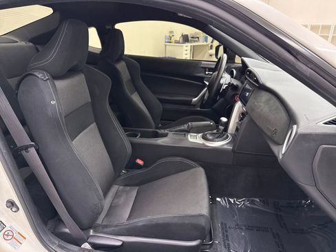 Used 2020 Toyota 86 image 19