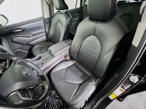 Used 2021 Toyota Highlander XLE image 21