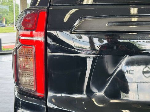 Used 2022 Chevrolet Tahoe RST w/ Luxury Package AWD/4WD image 11
