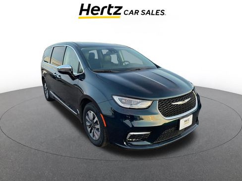 Used 2023 Chrysler Pacifica Limited image 1