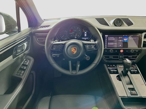 Certified 2026 Porsche Macan AWD/4WD image 25