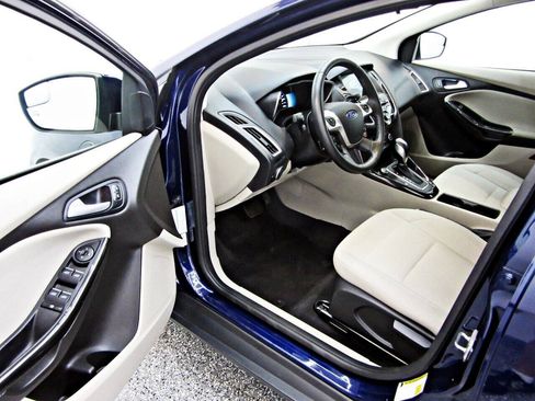 Used 2016 Ford Focus Electric Hatchback FWD image 9