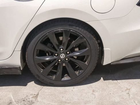 Used 2019 Nissan Maxima SR w/ Premium Package FWD image 6