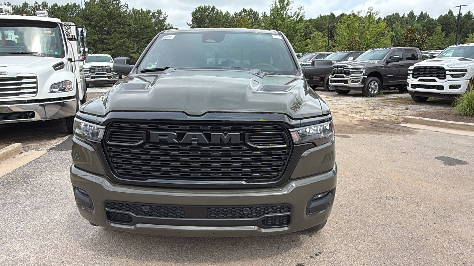 New 2026 RAM 1500 Express AWD/4WD image 3