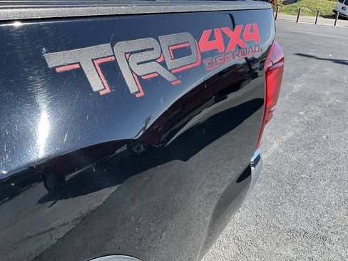 Used 2018 Toyota Tacoma TRD Off-Road AWD/4WD image 35