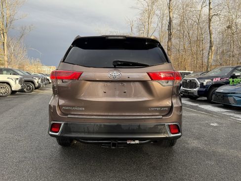 Used 2017 Toyota Highlander Limited image 11