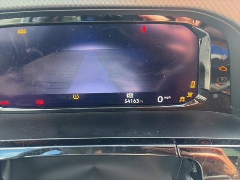 Used 2024 Volkswagen Atlas Peak Edition SE image 5