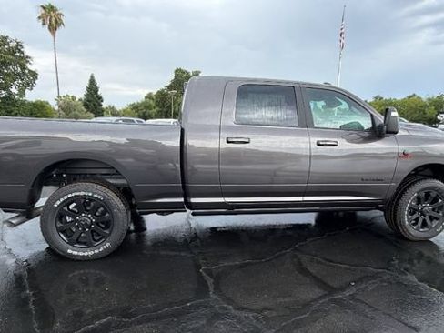 New 2026 RAM 2500 Laramie AWD/4WD image 3