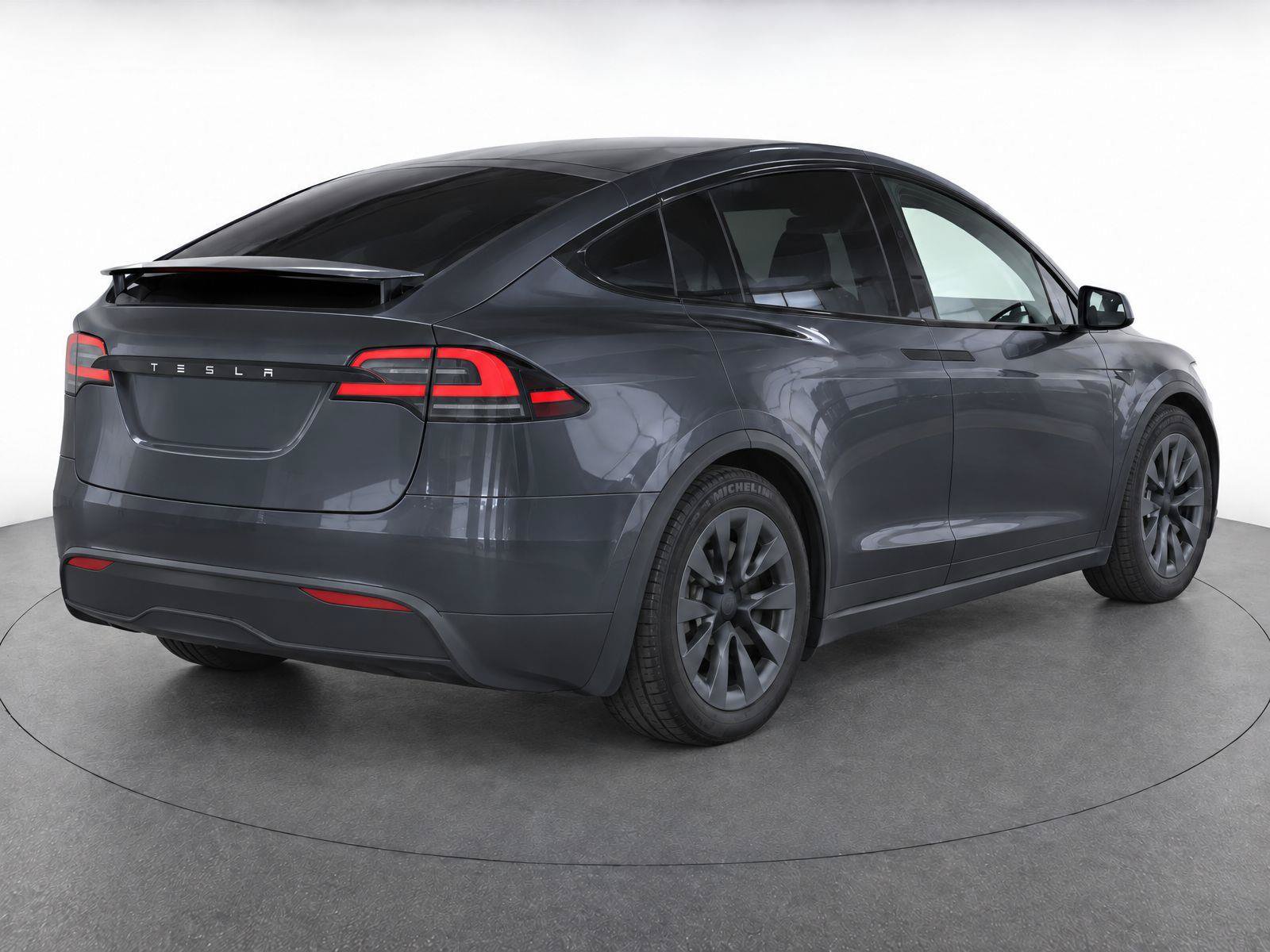 Used 2024 Tesla Model X AWD/4WD image 4