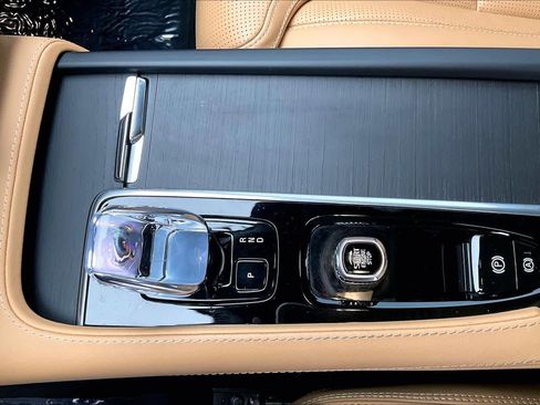 Used 2024 Volvo XC90 B6 Ultimate w/ Protection Package Premier image 20