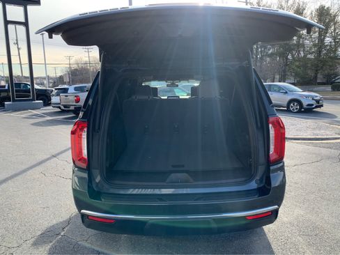 Used 2021 GMC Yukon XL SLT w/ SLT Premium Package image 5