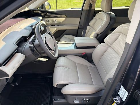 Used 2024 Lincoln Nautilus Reserve w/ Equipment Group 203A image 11