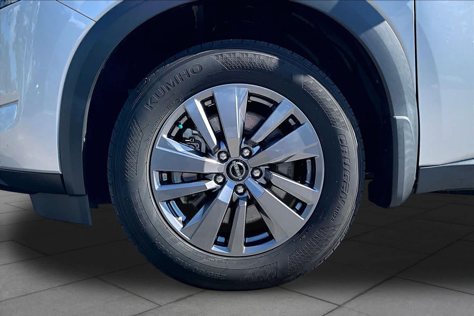 Used 2023 Nissan Pathfinder S AWD/4WD image 11